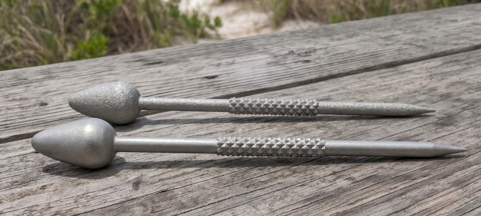 Comparison photo showing difference between 316 Steel Polished and Non Polished